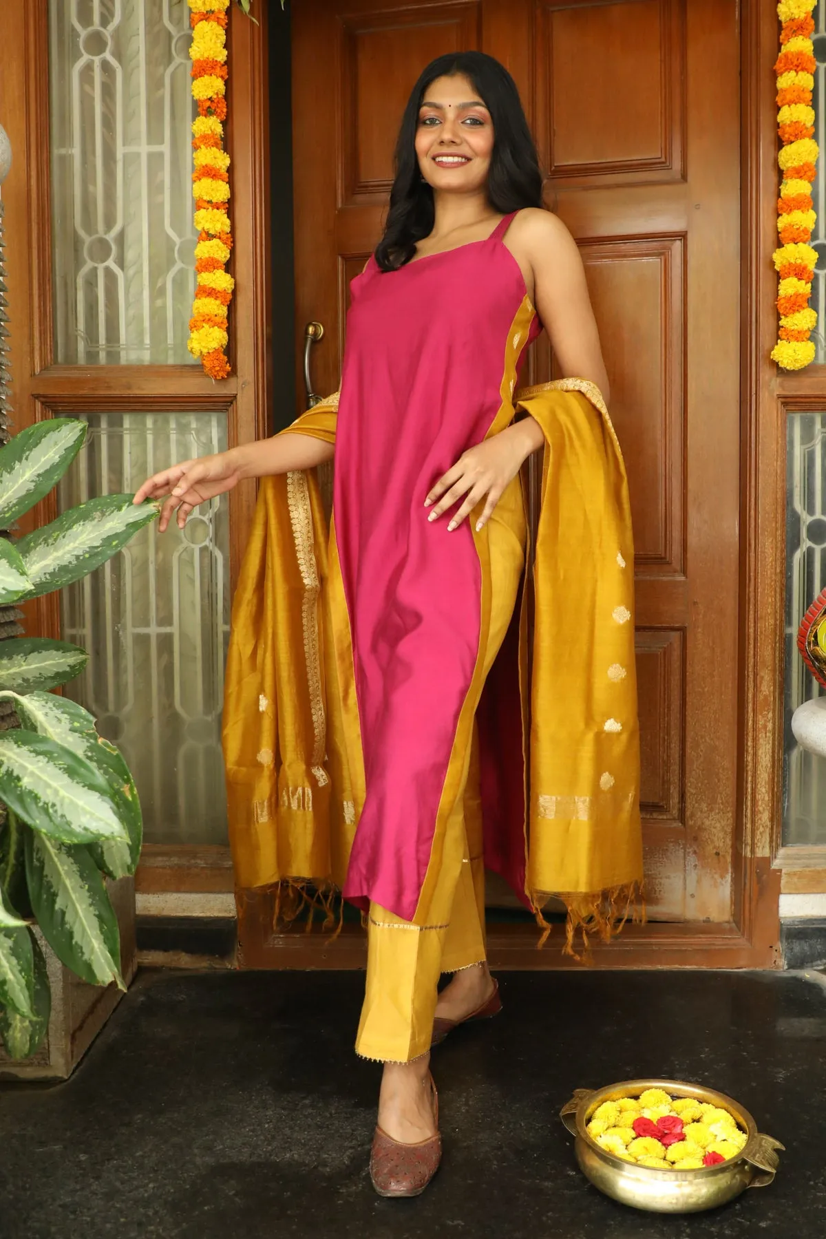 Ahana High-slit Kurta, Pants and Dupatta - Set